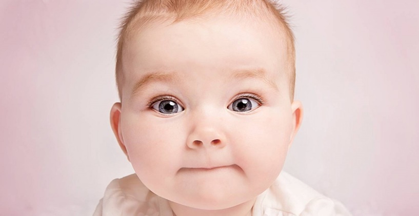 Göz teması bebeklerin dil becerilerini geliştirmesine nasıl yardımcı olur?