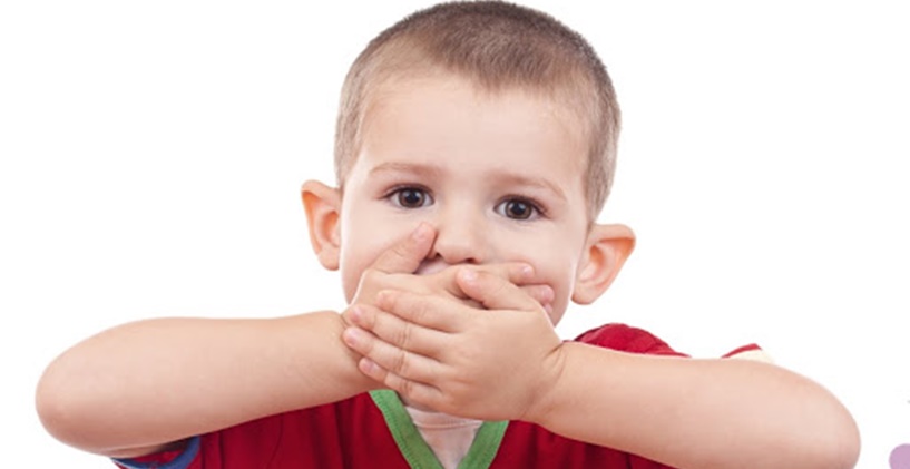 Okul öncesi dönem çocuğum kekeliyor ve konuşma sesleriyle ilgili sorunları var: önce hangisini tedavi etmeliyim?