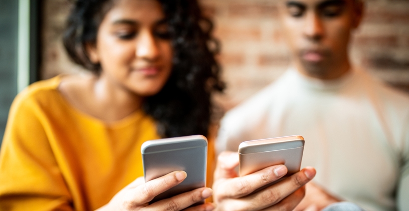 Sosyal Medya Kullanımı için Büyük Yaştaki Öğrencilere Pragmatik Beceriler Öğretimi