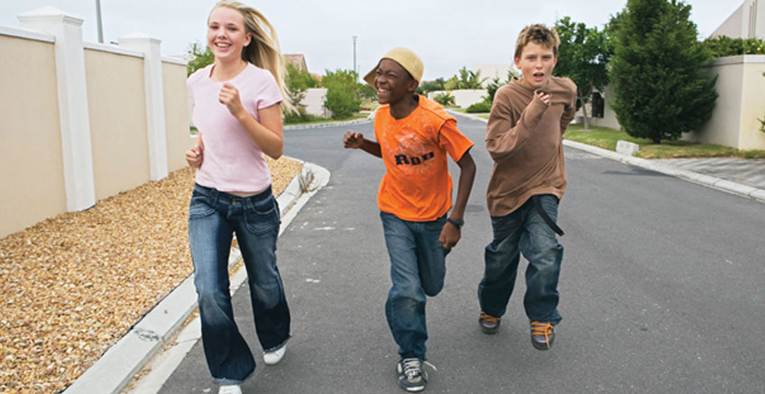 Ebeveynler Ergenlik Döneminde Çocuklarına Nasıl Yardım Edebilir?