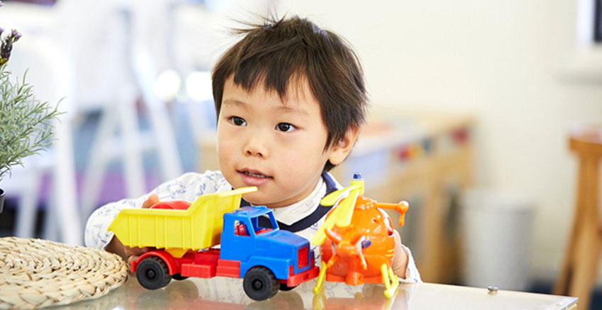 Çocuğunuzun Bağımsız Oyun Becerilerini Geliştirin