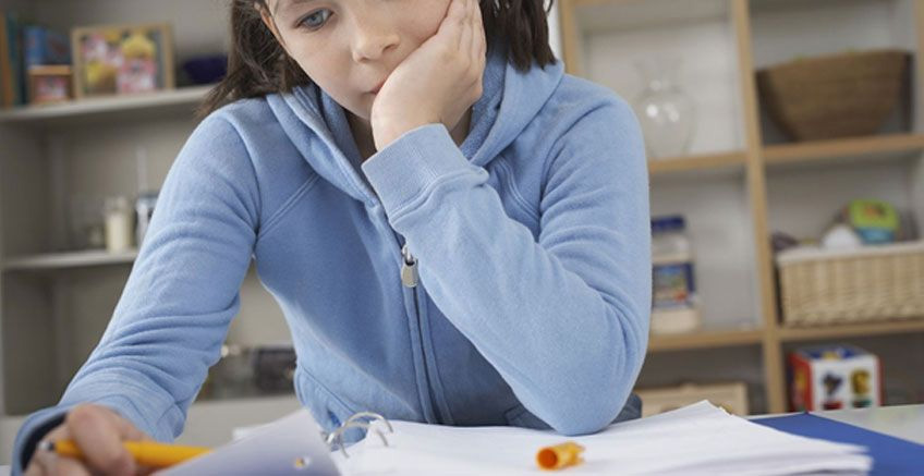 Ödevlerini Yaparken Çocuğunuzu Desteklemek İçin 8 İpucu