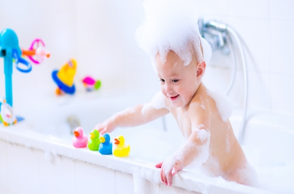 Yeni Yürümeye Başlayan Çocuklar İçin Banyo Zamanı